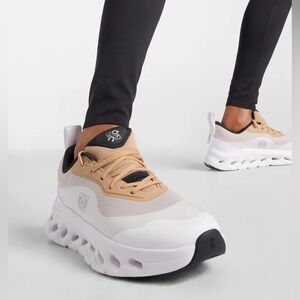 Rare Loewe x On - Cloudtilt 2.0 Running Shoes in tan cream size 11.5